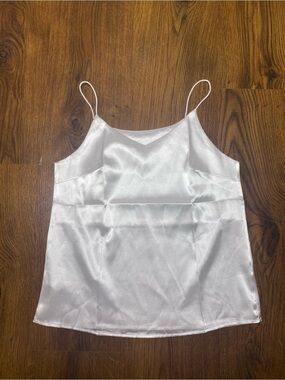 🎀🌷 NWT 🌷🎀 White Satin Spaghetti Strap Camisole Top